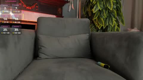 Snapshot of glowhub_ chatting on 02/20/26, 09:48 Ann Eliz and Gigi online show from 02/20/26, 09:48