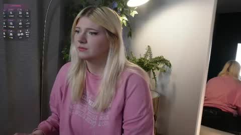 glowkittenx online show from 12/01/25, 07:02