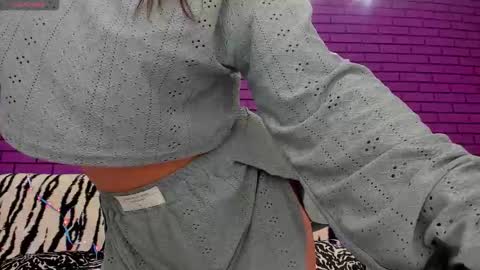 Snapshot of glowmimi chatting on 11/02/25, 08:22 Mia online show from 11/02/25, 08:22