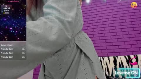 Mia online show from 11/11/25, 09:04