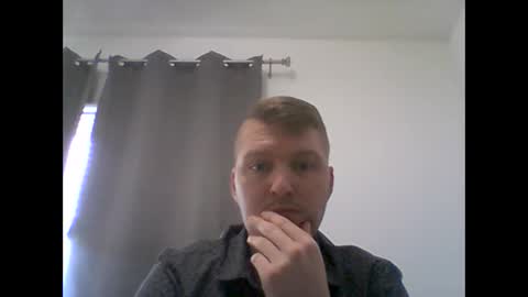 Snapshot of gmonay1331 chatting on 12/20/25, 10:17 gmonay1331 online show from 12/20/25, 10:17