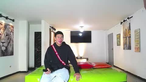 Snapshot of gnecos chatting on 01/18/26, 08:56 THOMAS AND DAMIAND online show from 01/18/26, 08:56