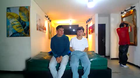 Snapshot of gnecos chatting on 05/20/26, 01:17 THOMAS AND DAMIAND online show from 05/20/26, 01:17
