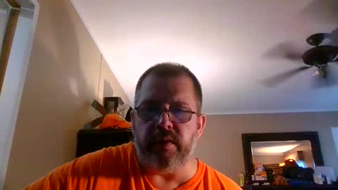 Snapshot of gobey33 chatting on 10/01/25, 03:29 IDKIDCIDGAF online show from 10/01/25, 03:29