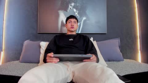 steven online show from 12/12/24, 01:06