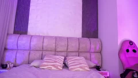 goddess_eli77 online show from 04/19/26, 03:06