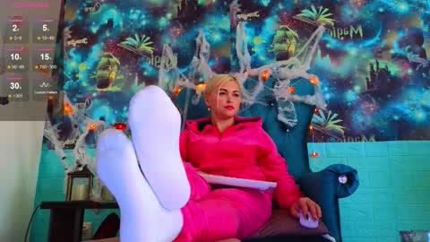 Mrs. Isabella online show from 10/17/25, 04:37