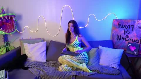 Snapshot of goddess_marylin chatting on 01/21/25, 10:08   330 UTC2 girls   online show from 01/21/25, 10:08