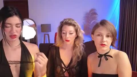 Snapshot of goddess_marylin chatting on 02/02/25, 03:10   330 UTC2 girls   online show from 02/02/25, 03:10