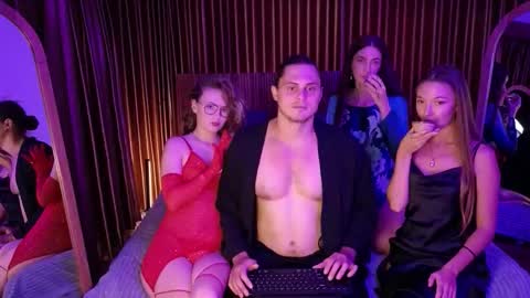   330 UTC2 girls   online show from 02/15/26, 07:51