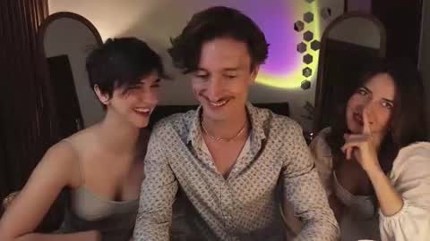 Snapshot of goddess_marylin chatting on 07/25/26, 05:05 330 UTC2 girls online show from 07/25/26, 05:05
