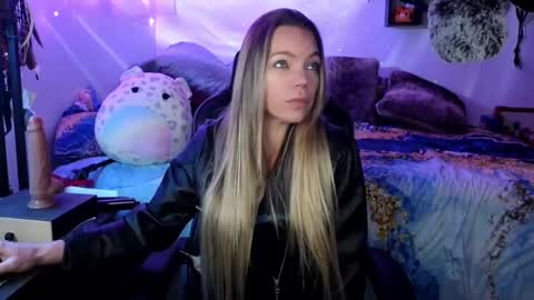 Snapshot of goddess_of_mars chatting on 03/11/25, 11:12 Patricia Mars Goddess of Mars twitter thegoddessmindy online show from 03/11/25, 11:12