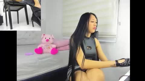 goddess_of_pigs online show from 11/15/25, 06:33