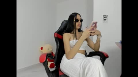 Snapshot of goddess_of_pigs chatting on 03/31/26, 04:02 goddess_of_pigs online show from 03/31/26, 04:02