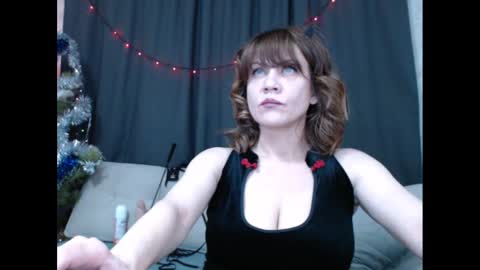 Snapshot of goddess_orsa chatting on 12/25/24, 03:28 Orsa online show from 12/25/24, 03:28