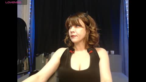 Snapshot of goddess_orsa chatting on 01/30/25, 03:19 Orsa online show from 01/30/25, 03:19