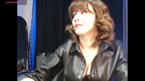 Snapshot of goddess_orsa chatting on 01/31/25, 04:38 Orsa online show from 01/31/25, 04:38