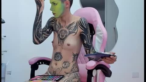 vee online show from 10/31/25, 10:11