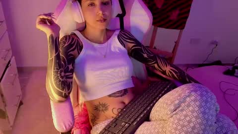 vee online show from 04/17/26, 11:19