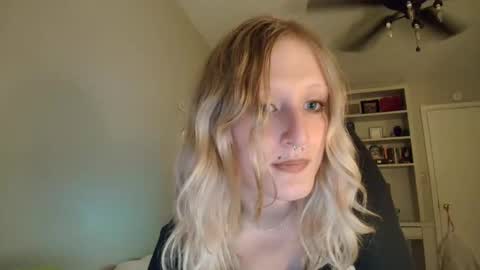 Snapshot of goddessalison chatting on 03/22/26, 03:21 goddessalison online show from 03/22/26, 03:21
