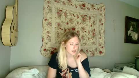 Snapshot of goddessalison chatting on 06/11/26, 03:26 goddessalison online show from 06/11/26, 03:26