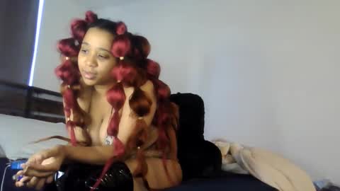 Snapshot of goddessdiiamond chatting on 09/12/25, 03:45 goddessdiiamond online show from 09/12/25, 03:45