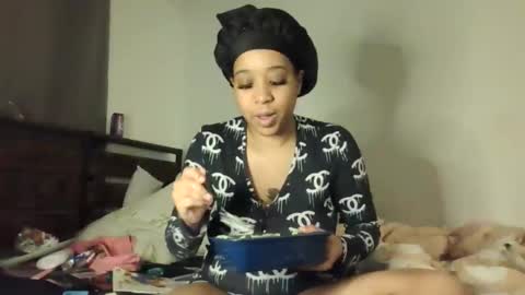 Snapshot of goddessdiiamond chatting on 02/16/26, 04:08 goddessdiiamond online show from 02/16/26, 04:08