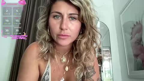 Snapshot of goddessdove chatting on 01/15/26, 04:17 GoddessDove online show from 01/15/26, 04:17