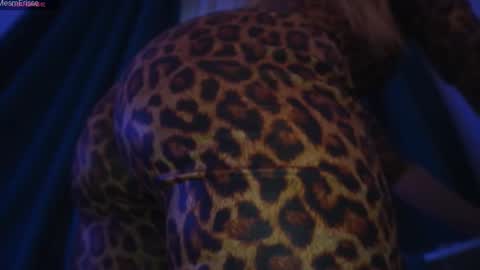 Snapshot of goddesseriss chatting on 10/01/25, 05:13 MesmErisse online show from 10/01/25, 05:13