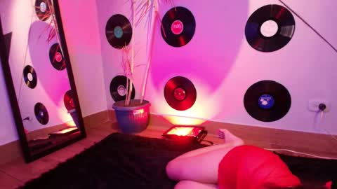 Julieta online show from 10/27/25, 06:45