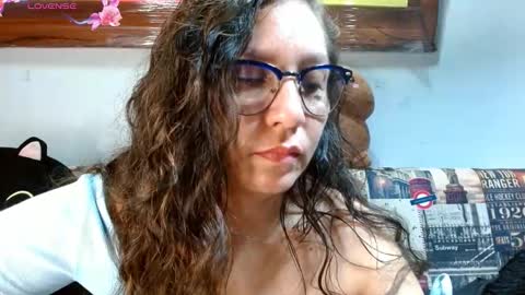  Naih Reyes online show from 09/18/25, 08:49