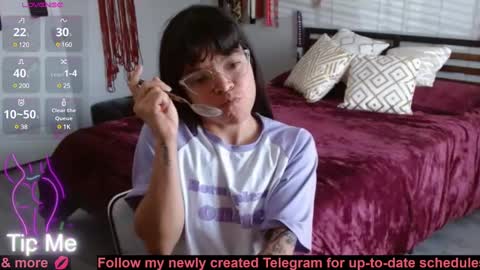 Snapshot of goddessultraviolet chatting on 03/01/25, 05:16 goddessultraviolet online show from 03/01/25, 05:16