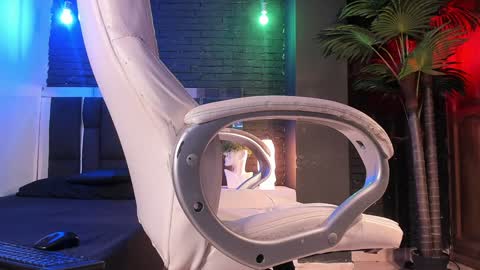 HUAN online show from 01/05/25, 03:53