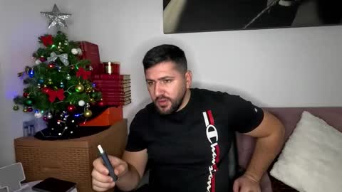 Snapshot of gold_alpha_boy chatting on 12/01/25, 10:42 gold_alpha_boy online show from 12/01/25, 10:42