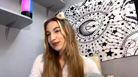 Snapshot of goldavanhise chatting on 12/18/25, 04:57 Gloria online show from 12/18/25, 04:57