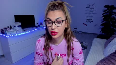 Nicole.. online show from 01/11/25, 05:10