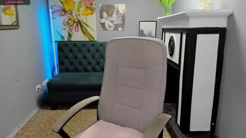 Snapshot of golden__rose chatting on 10/07/25, 11:40 golden__rose online show from 10/07/25, 11:40