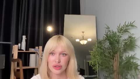 Snapshot of golden_alinee chatting on 07/26/26, 06:26 Aline meow online show from 07/26/26, 06:26
