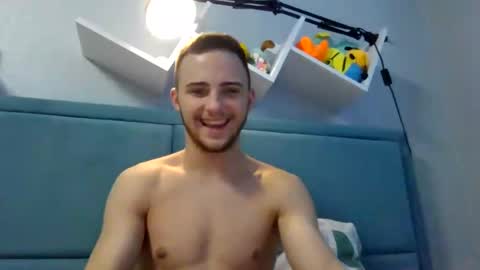 Snapshot of golden_boyyy21 chatting on 01/11/25, 08:00 Golden boyyy21 online show from 01/11/25, 08:00