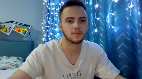 Snapshot of golden_boyyy21 chatting on 01/11/25, 02:15 Golden boyyy21 online show from 01/11/25, 02:15