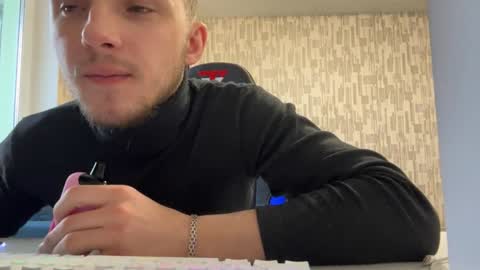 Snapshot of golden_boyyy21 chatting on 02/08/25, 11:01 Golden boyyy21 online show from 02/08/25, 11:01