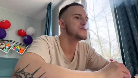 Snapshot of golden_boyyy21 chatting on 03/08/25, 10:22 Golden boyyy21 online show from 03/08/25, 10:22