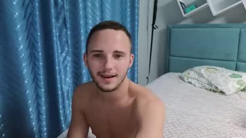 Snapshot of golden_boyyy21 chatting on 09/10/25, 07:36 Golden boyyy21 online show from 09/10/25, 07:36
