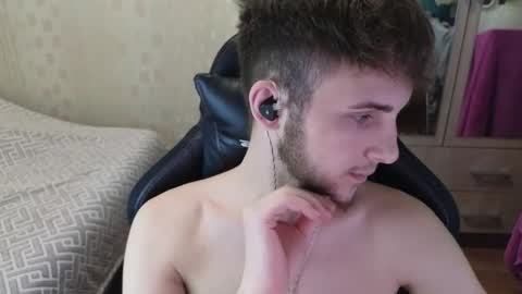 Golden boyyy21 online show from 04/15/26, 12:39