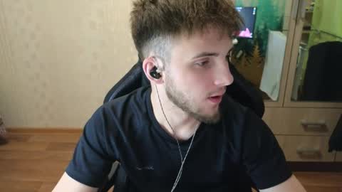 Golden boyyy21 online show from 04/20/26, 10:00