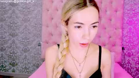 Snapshot of golden_girl__ chatting on 10/18/25, 01:52 golden girl online show from 10/18/25, 01:52