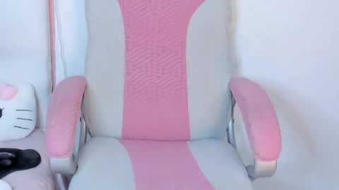 Snapshot of golden_issy chatting on 06/15/26, 12:24 golden_issy online show from 06/15/26, 12:24