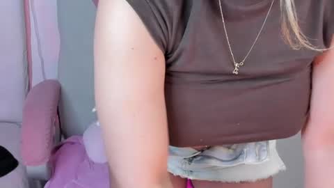 Snapshot of golden_issy chatting on 07/30/26, 02:21 golden_issy online show from 07/30/26, 02:21