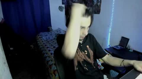 Snapshot of golden_ryan chatting on 05/27/26, 02:41 Jmmmm online show from 05/27/26, 02:41