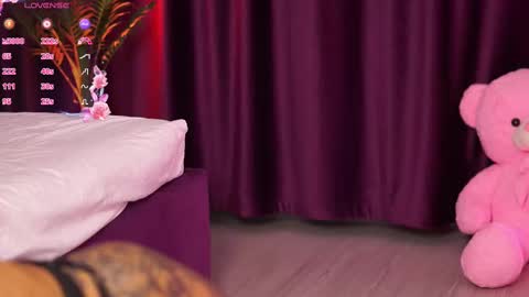 GoldenAmberX online show from 03/10/25, 08:01